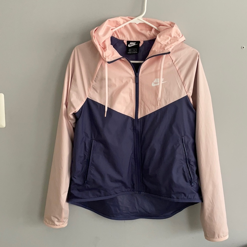 ⭐️Nike wind shield jacket 🌟